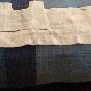 Wampsetta set for bathroom. Very good condition, no stains. Washable.